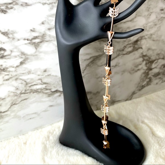 🌸Light Rose Gold Arrow Metal Headband🌸 - Picture 2 of 5